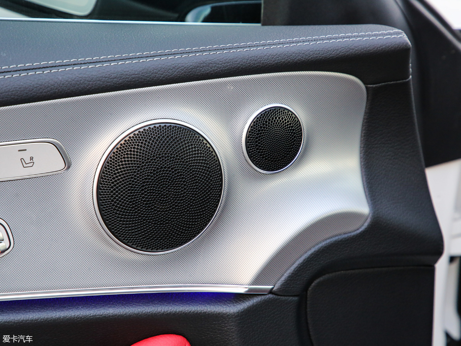 2019��YE���p�T E 200 Coupe 4MATIC