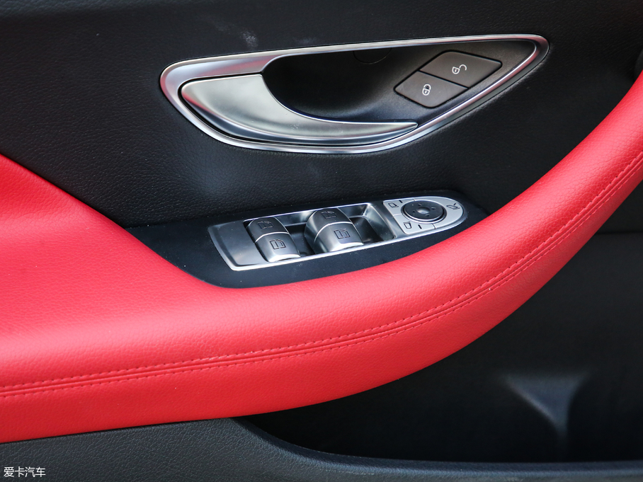 2019��YE���p�T E 200 Coupe 4MATIC