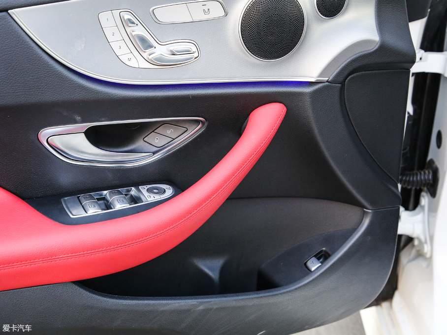 2019��YE���p�T E 200 Coupe 4MATIC