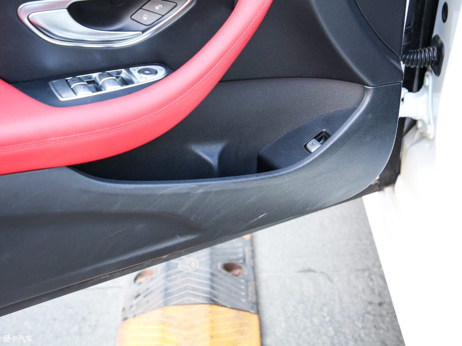 2019��YE���p�T E 200 Coupe 4MATIC