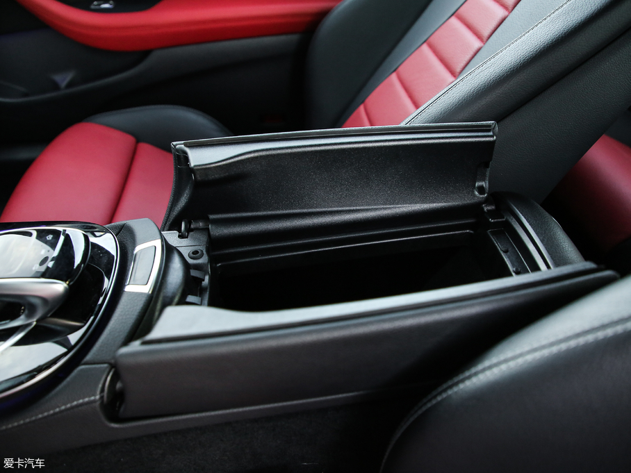 2019��YE���p�T E 200 Coupe 4MATIC