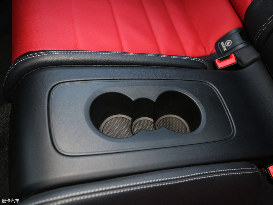 2019��YE���p�T E 200 Coupe 4MATIC