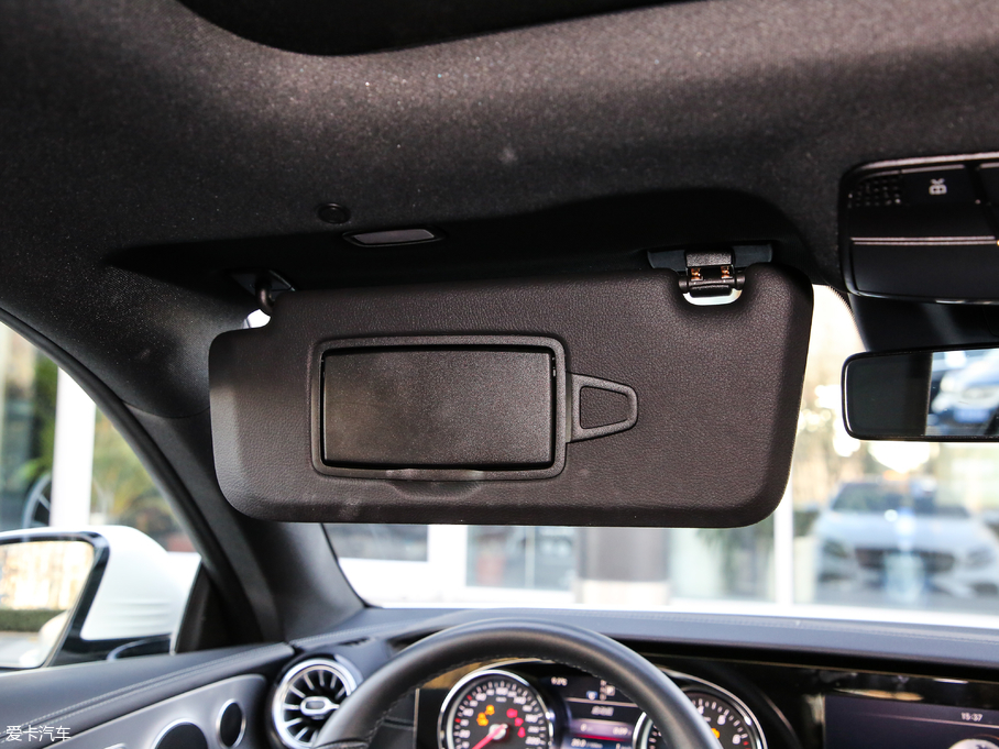 2019��YE���p�T E 200 Coupe 4MATIC