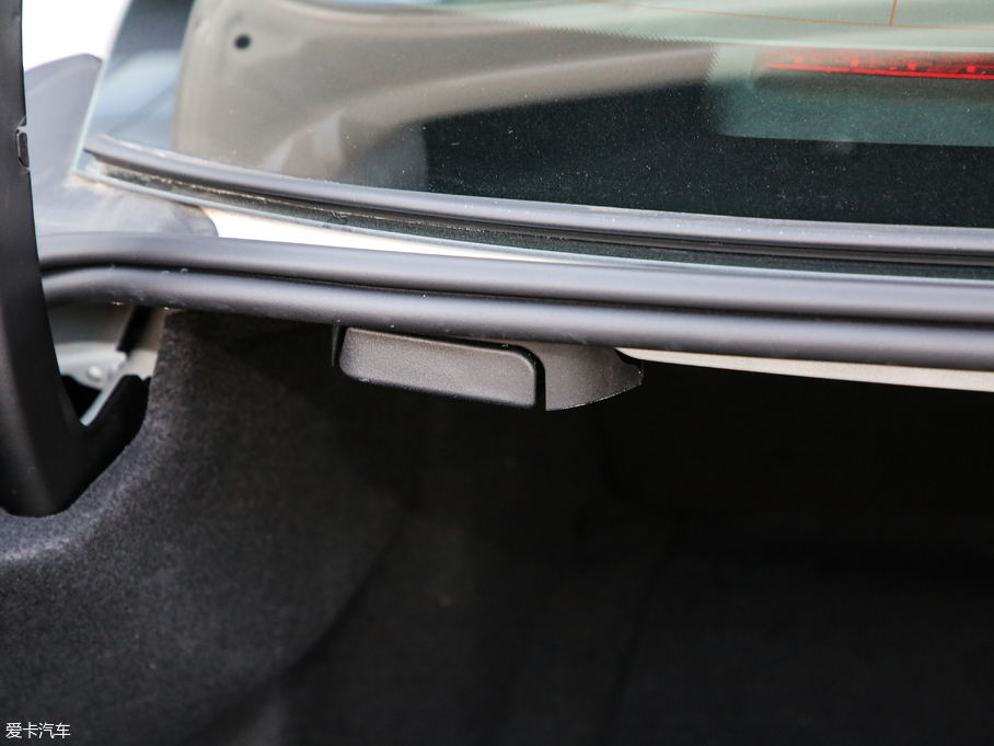 2019��YE���p�T E 200 Coupe 4MATIC