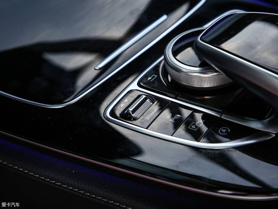 2019��YE���p�T E 200 Coupe 4MATIC