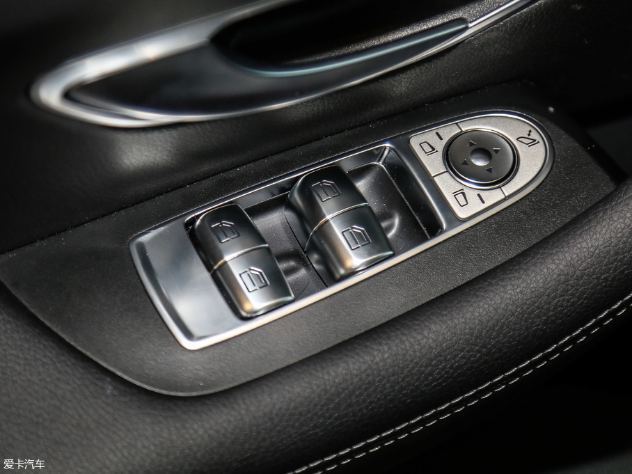 2019��YE���p�T E 200 Coupe