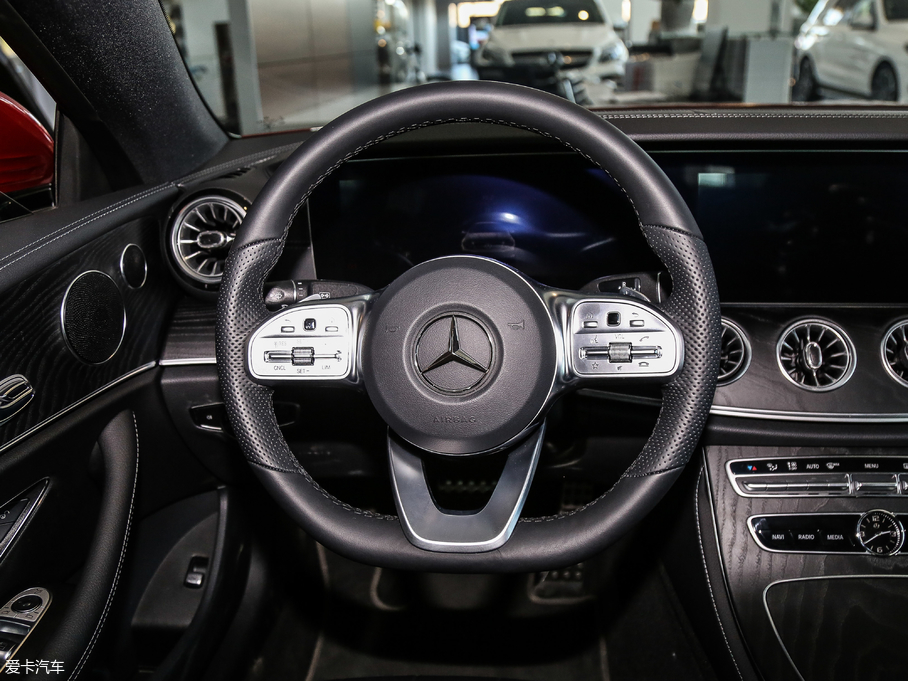 2019��YE���p�T E 200 Coupe