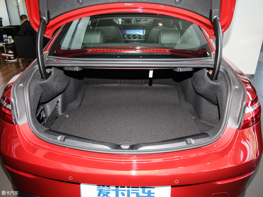 2019��YE���p�T E 200 Coupe