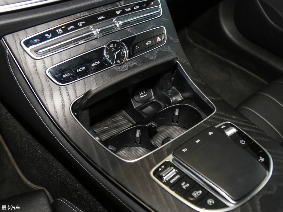 2019��YE���p�T E 200 Coupe