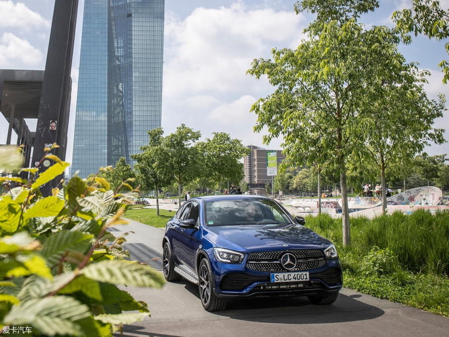 2020��YGLCCoupe(�M(j��n)��) GLC 300 4MATIC �I��SUV