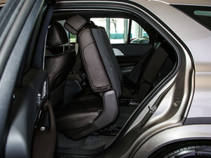 2020款改款 GLE 450 4MATIC 豪华型 后排座椅放倒
