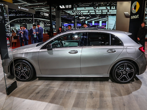 2019款A 220 4MATIC 正侧（左）