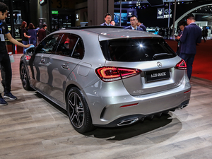 2019款A 220 4MATIC 左后45度