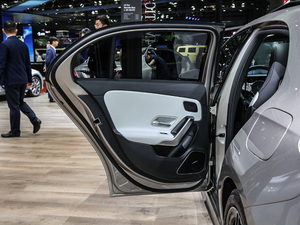 2019款A 220 4MATIC 左后车门
