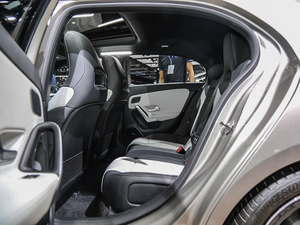 2019款A 220 4MATIC 后排空间