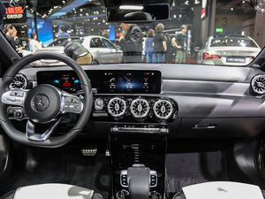 2019款A 220 4MATIC 内饰全景