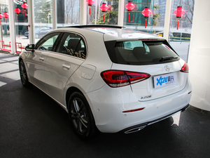 2019款A 200 动感型 左后45度