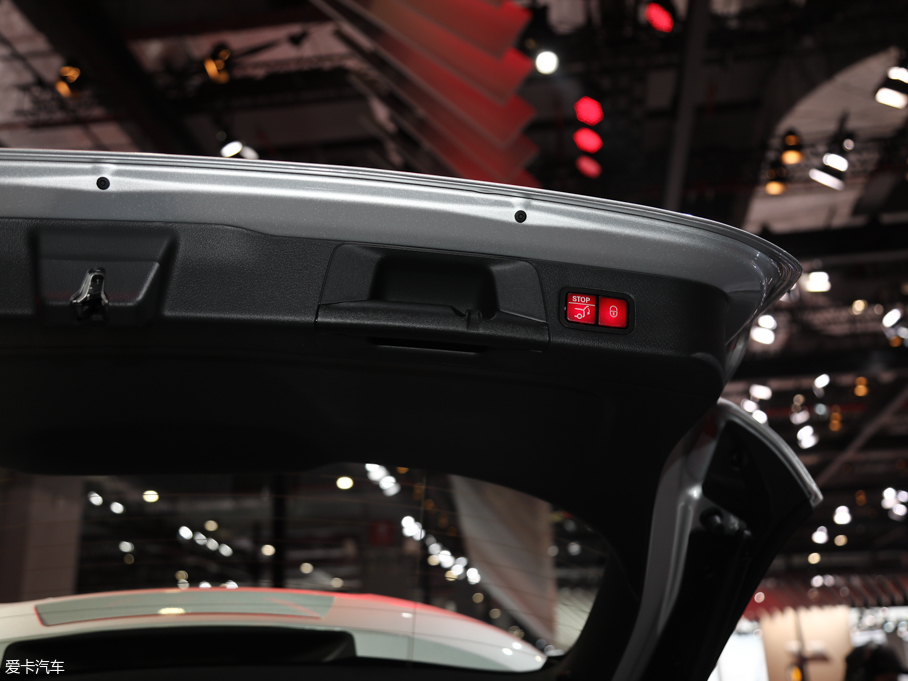 2020YB B 200 Sport