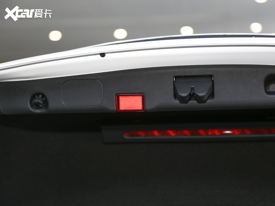 2020YE(M) Ŀ E 260 \Ӱ