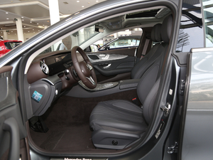2020款CLS 300 动感型 前排空间
