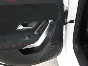 2020��CLA 200 Shooting Brake ���g����