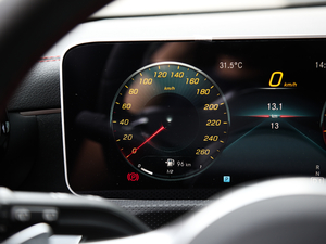 2020��CLA 200 Shooting Brake �п؅^