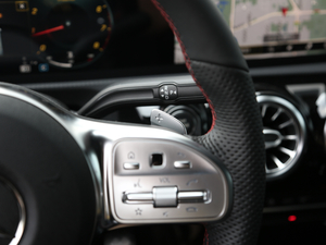 2020��CLA 200 Shooting Brake �п؅^