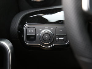 2020��CLA 200 Shooting Brake �п؅^