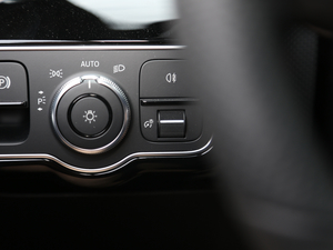 2020��CLA 200 Shooting Brake �п؅^