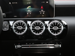 2020��CLA 200 Shooting Brake ���{���L��