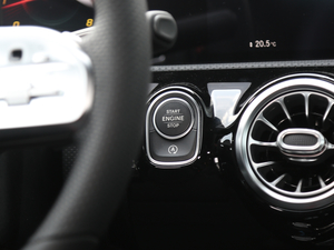 2020��CLA 200 Shooting Brake �п؅^