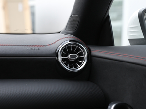 2020��CLA 200 Shooting Brake �п؅^