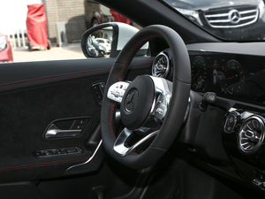 2020��CLA 200 Shooting Brake �п؅^