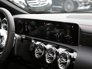 2020��CLA 200 Shooting Brake �п؅^