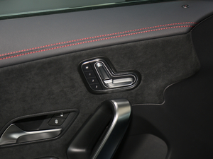 2020��CLA 200 Shooting Brake ���{������{��