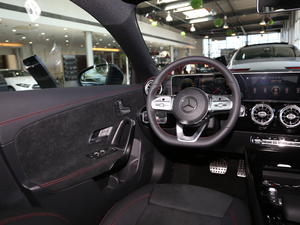 2020��CLA 200 Shooting Brake �п؅^(q��)