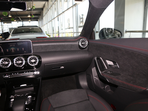 2020��CLA 200 Shooting Brake �п؅^(q��)