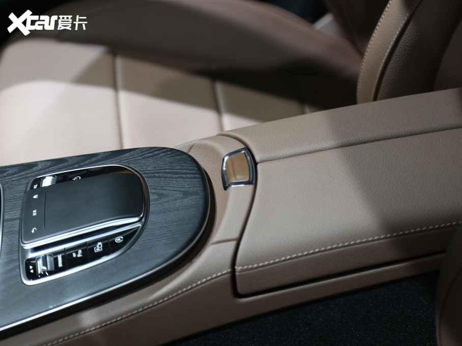 2021YE(M) E 300 \Ӱ