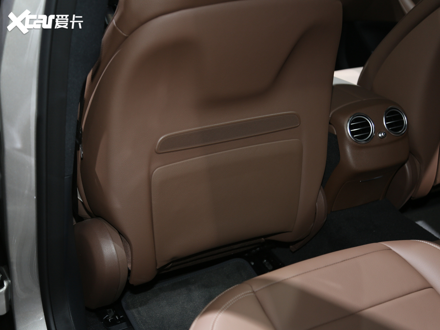 2021��YE��(�M��) E 300 �\�Ӱ�