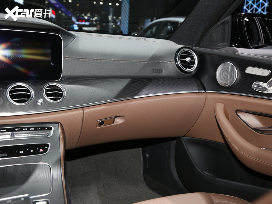 2021YE(M) E 300 \Ӱ