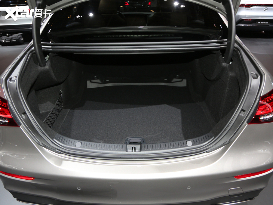 2021YE(M) E 300 \Ӱ