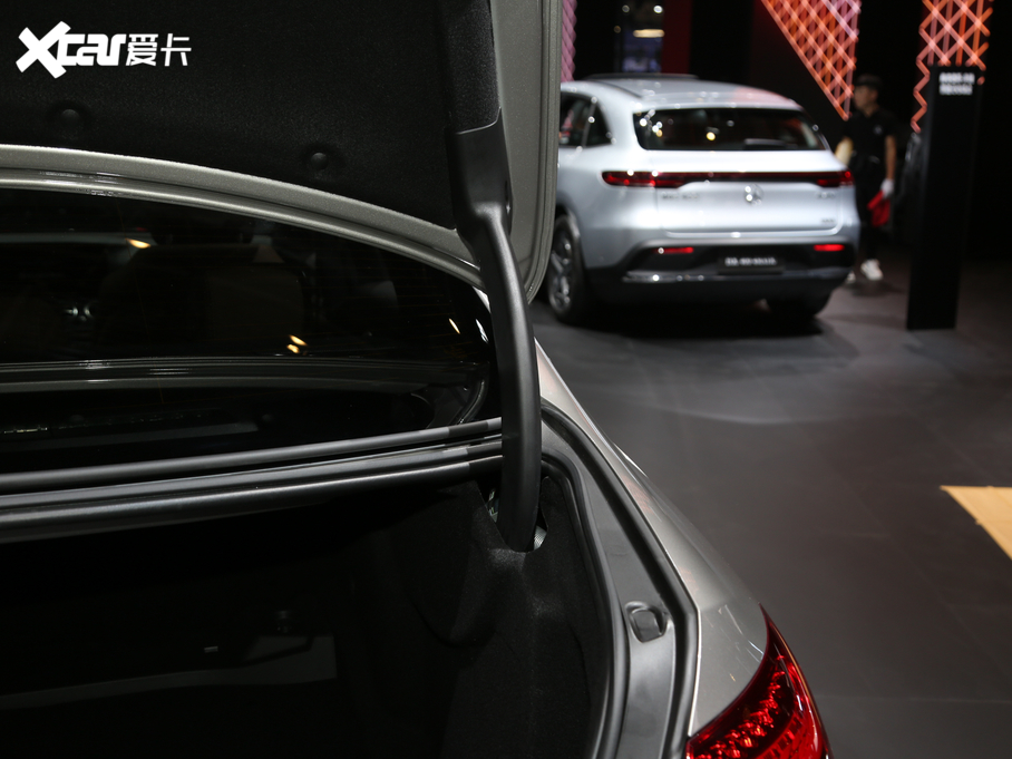 2021YE(M) E 300 \Ӱ