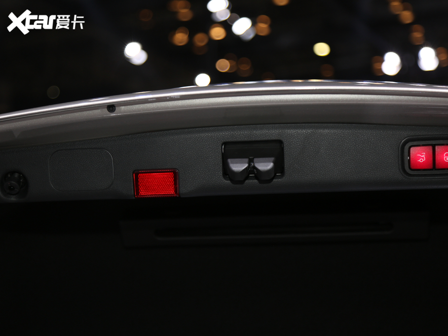 2021YE(M) E 300 \Ӱ