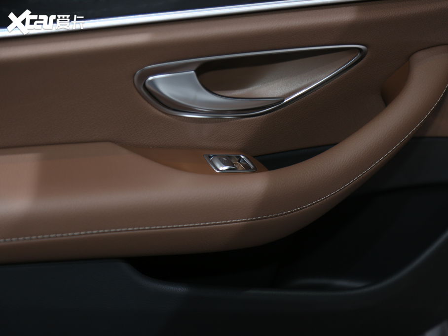 2021YE(M) E 300 \Ӱ