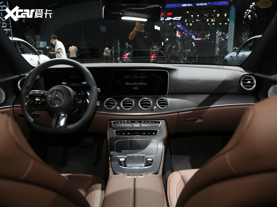 2021YE(M) E 300 \Ӱ