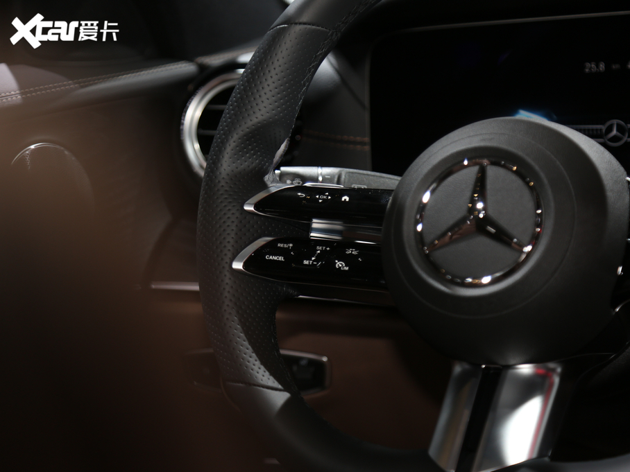 2021��YE��(�M��) E 300 �\�Ӱ�