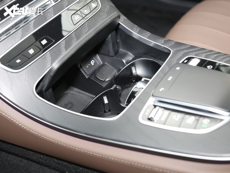 2021YE(M(jn)) E 260 A\Ӱ