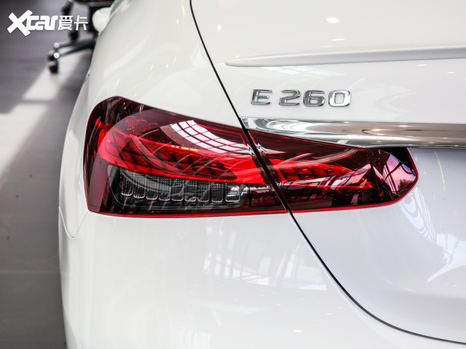 2021YE(M) Ŀ E 260 r\Ӱ