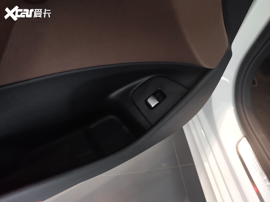 2021YE(M) Ŀ E 300 \Ӱ