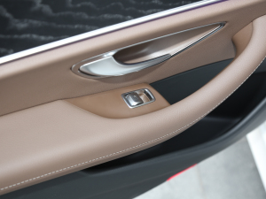 2021E 260 A\Ӱ п؅^